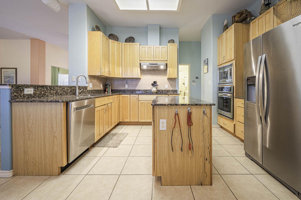 412 Fairway Oaks