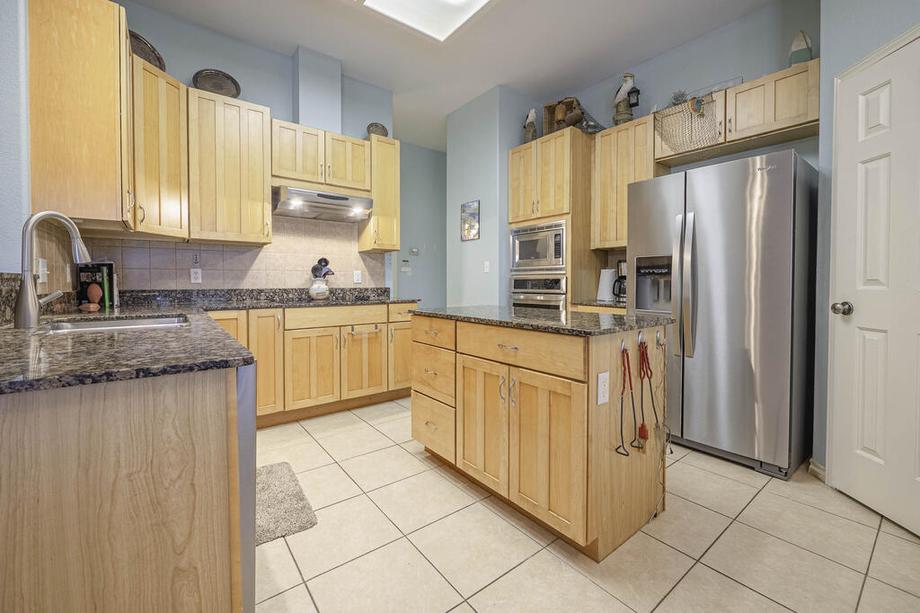 412 Fairway Oaks