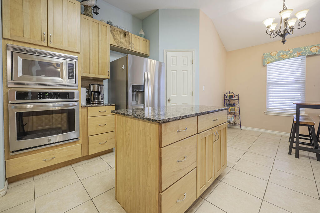 412 Fairway Oaks