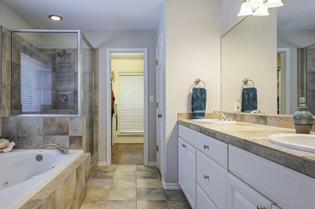 412 Fairway Oaks