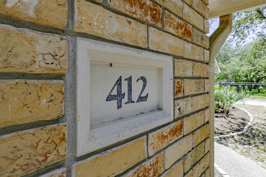 412 Fairway Oaks