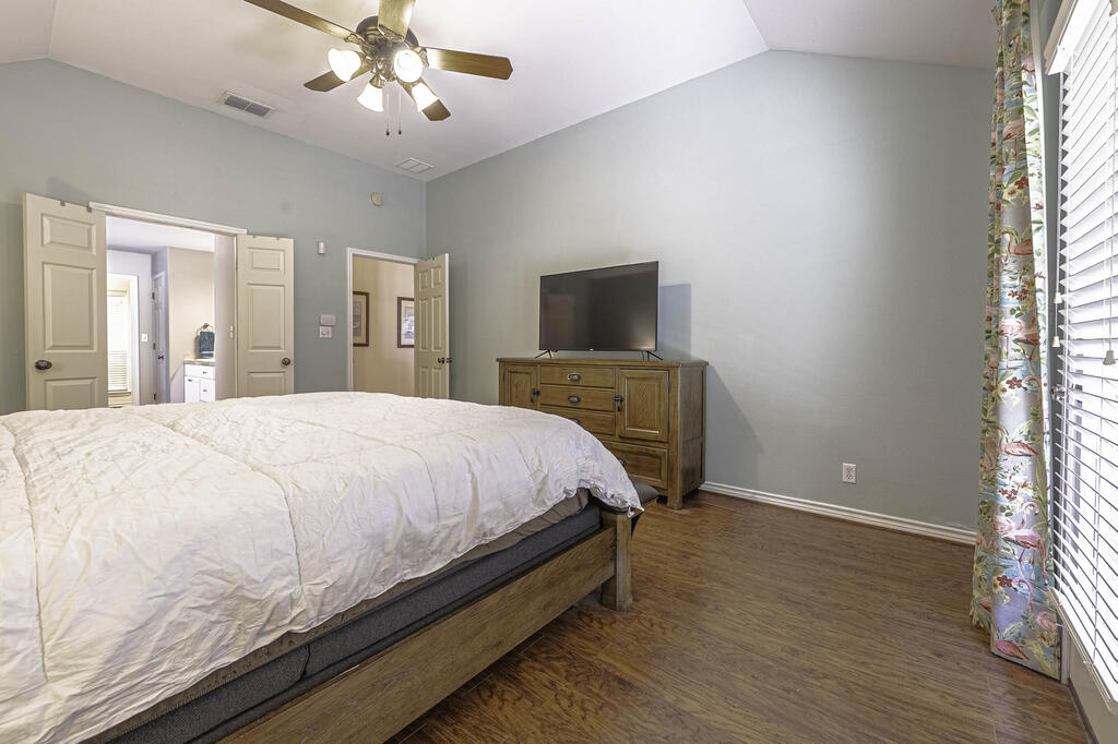 412 Fairway Oaks