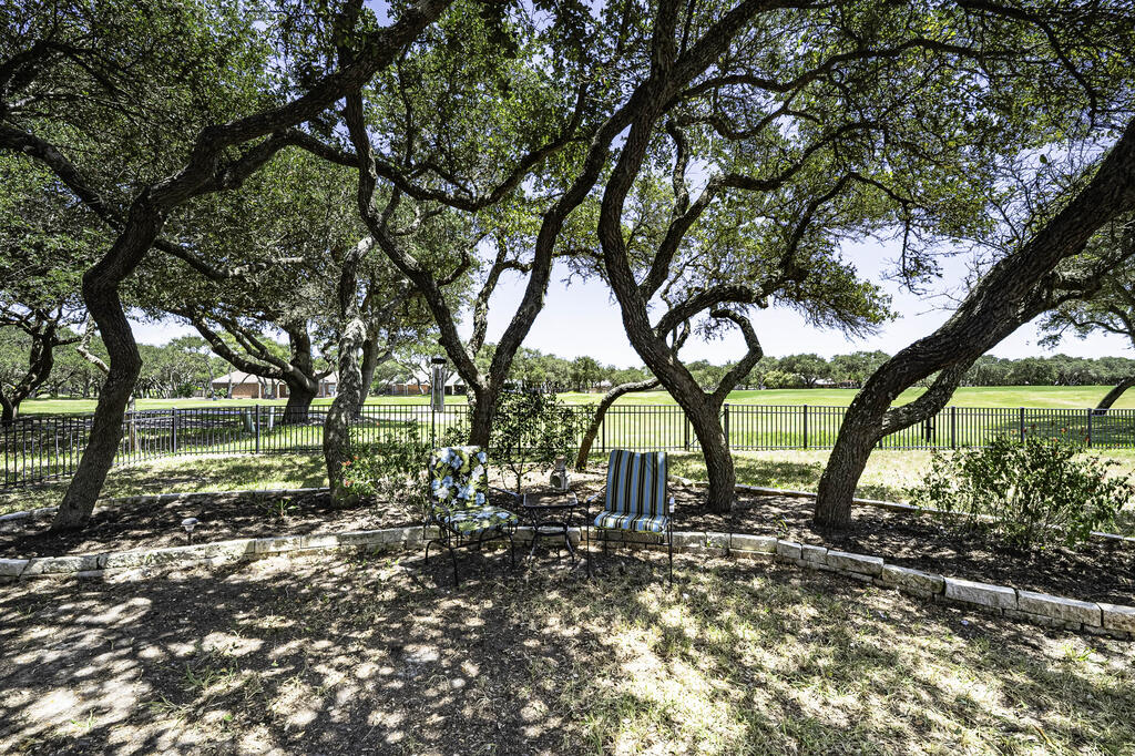 412 Fairway Oaks