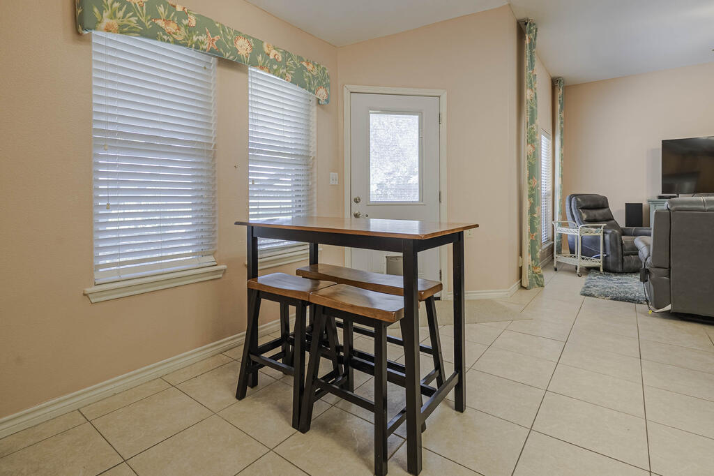412 Fairway Oaks
