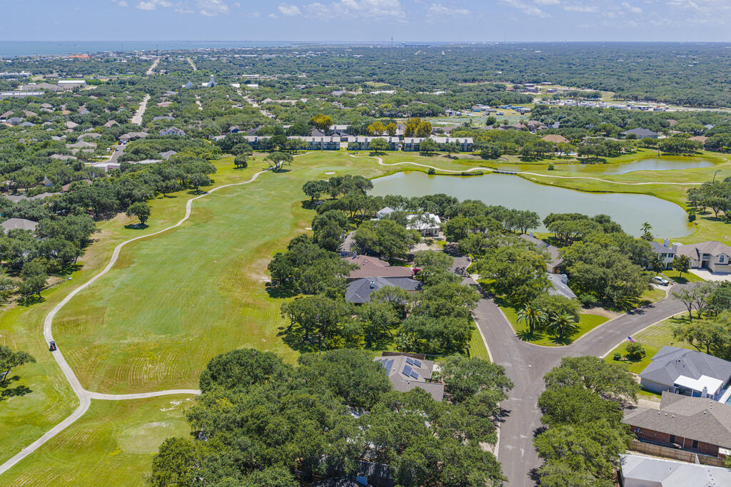 412 Fairway Oaks