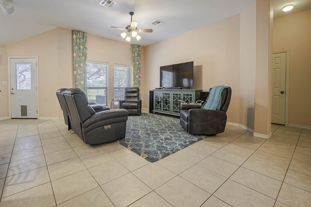 412 Fairway Oaks