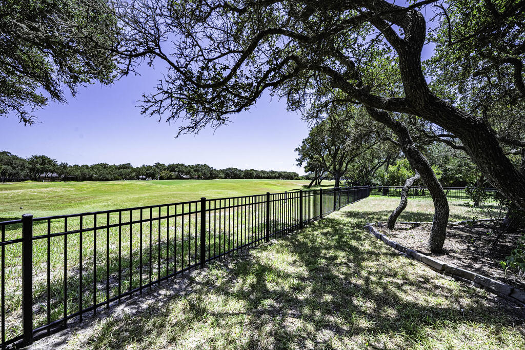 412 Fairway Oaks