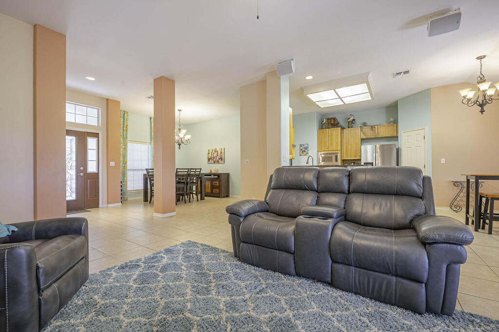 412 Fairway Oaks