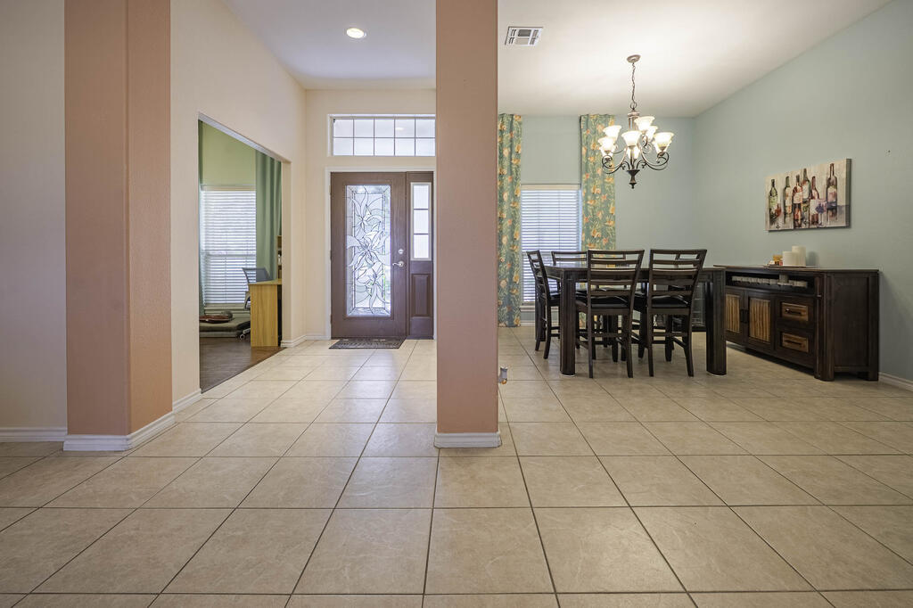 412 Fairway Oaks