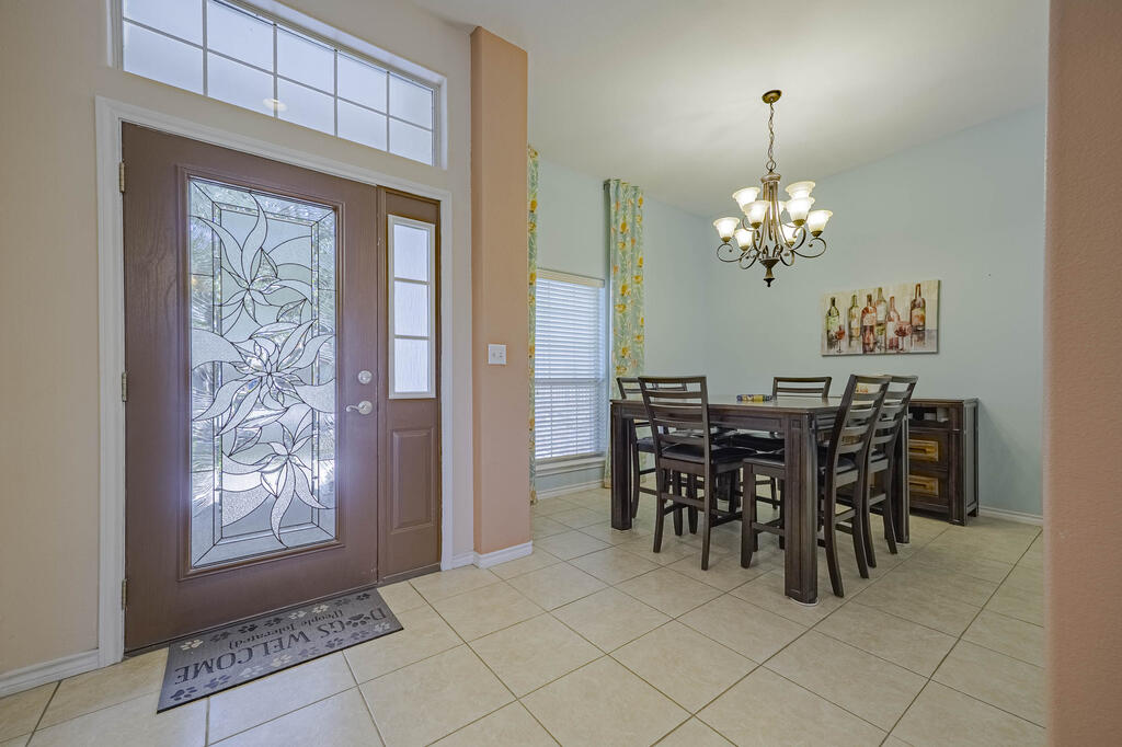 412 Fairway Oaks