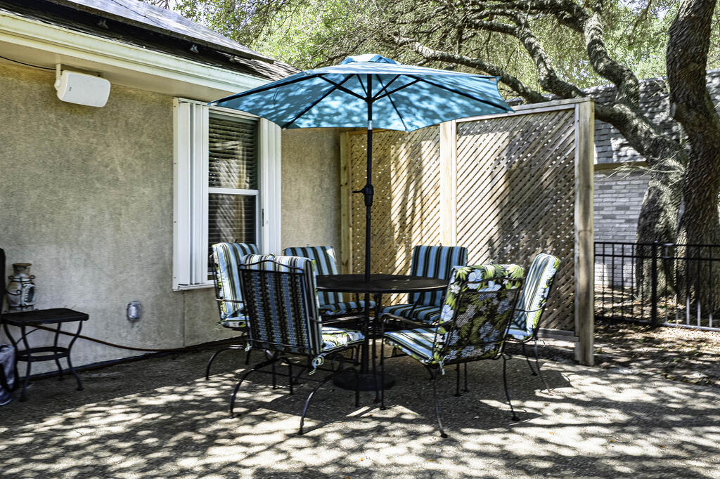 412 Fairway Oaks