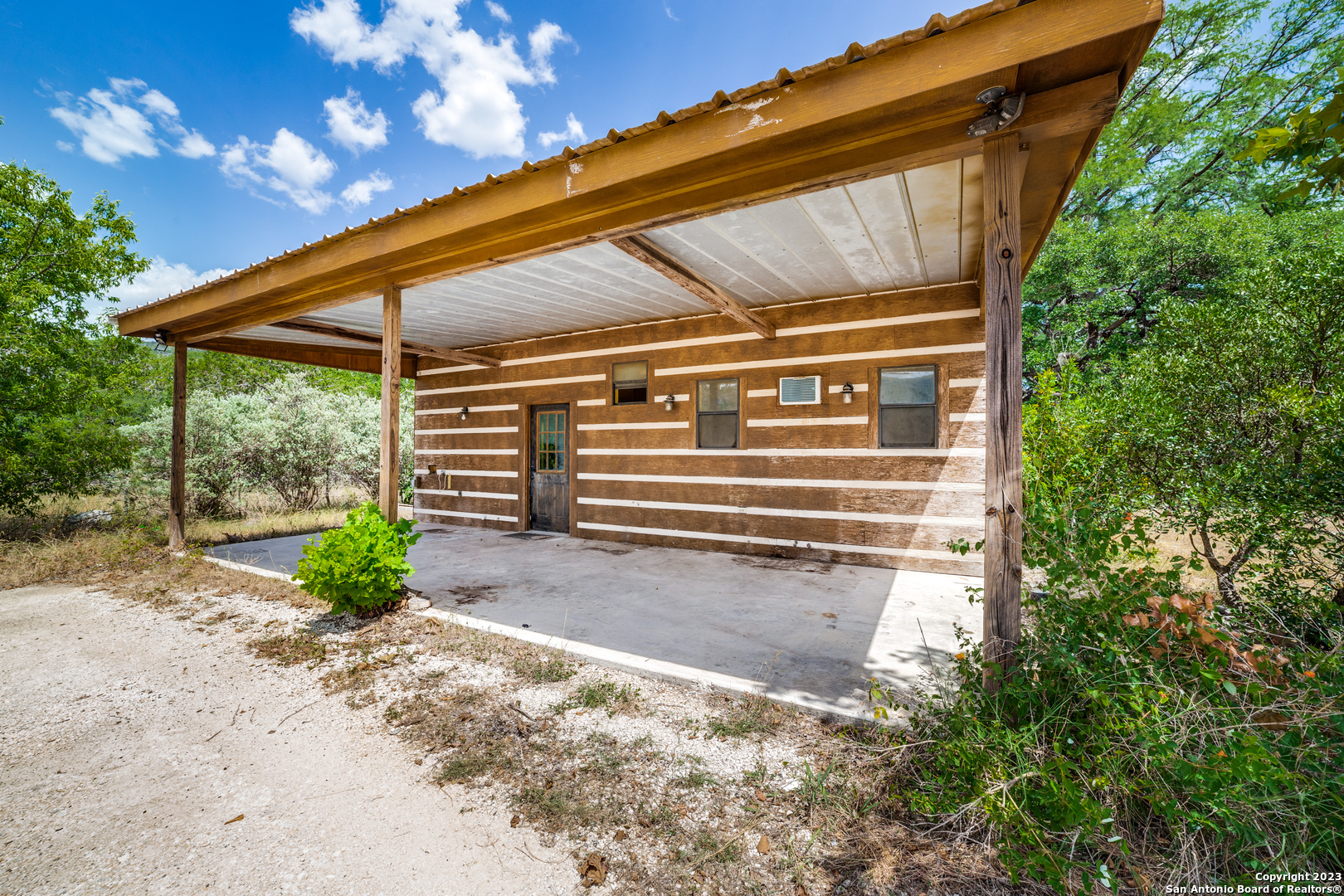 5214 US Highway 83 N