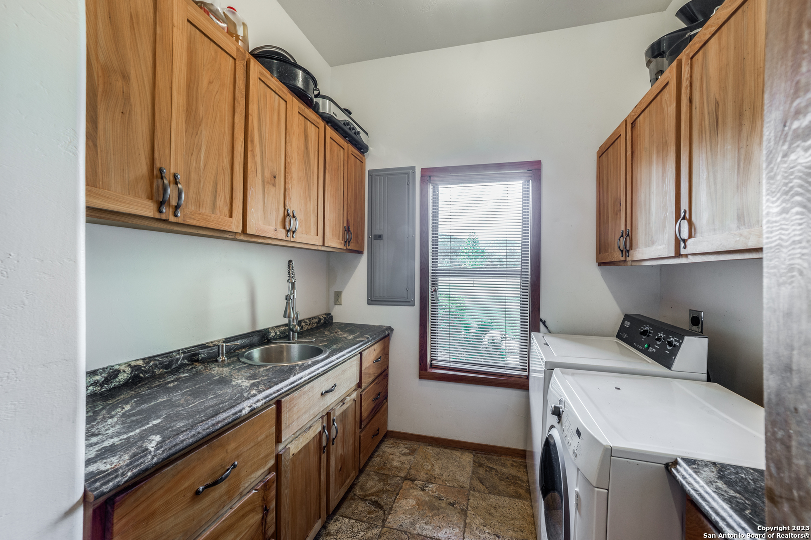 5214 US Highway 83 N