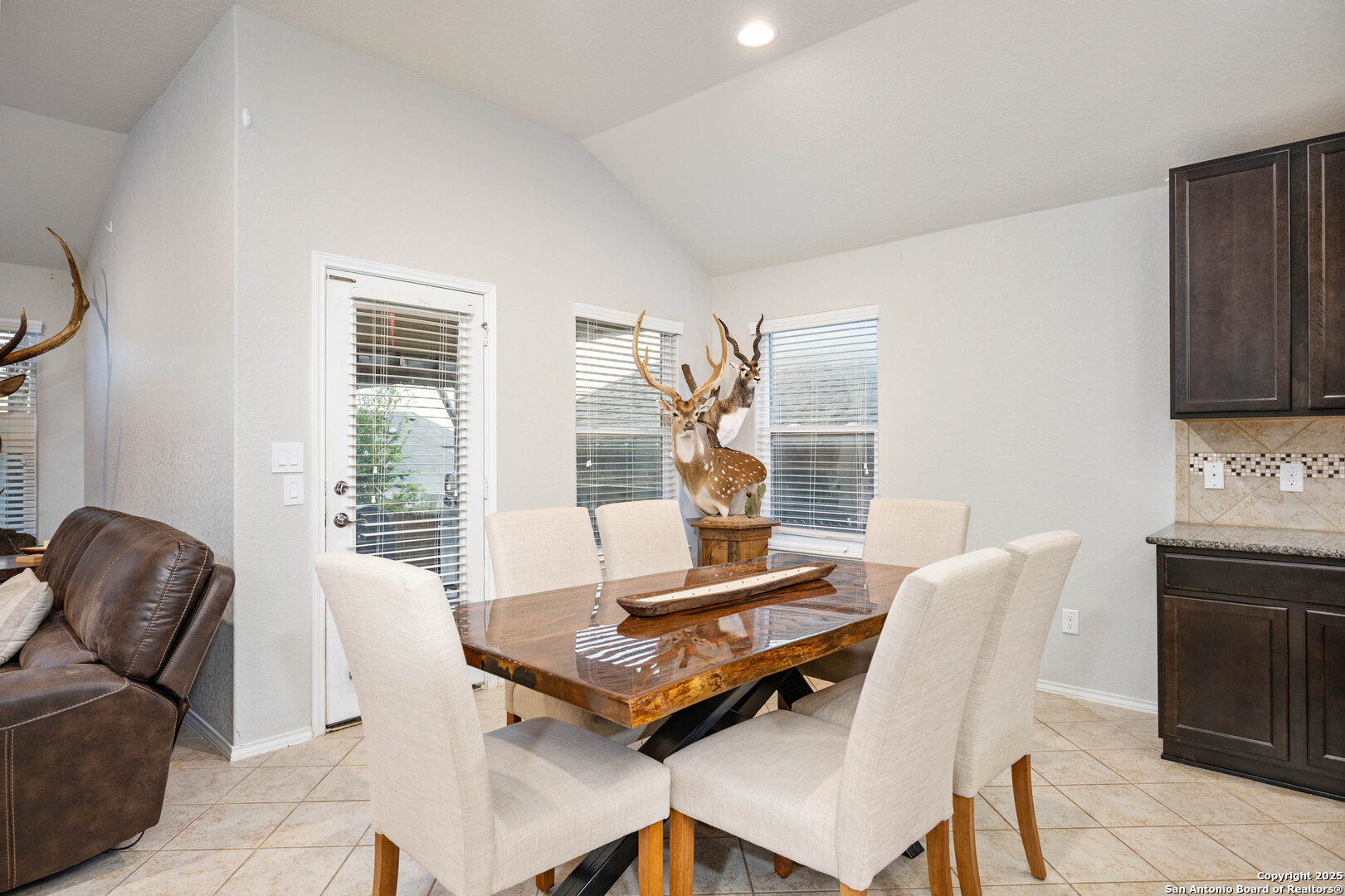 7415 Valle Mission