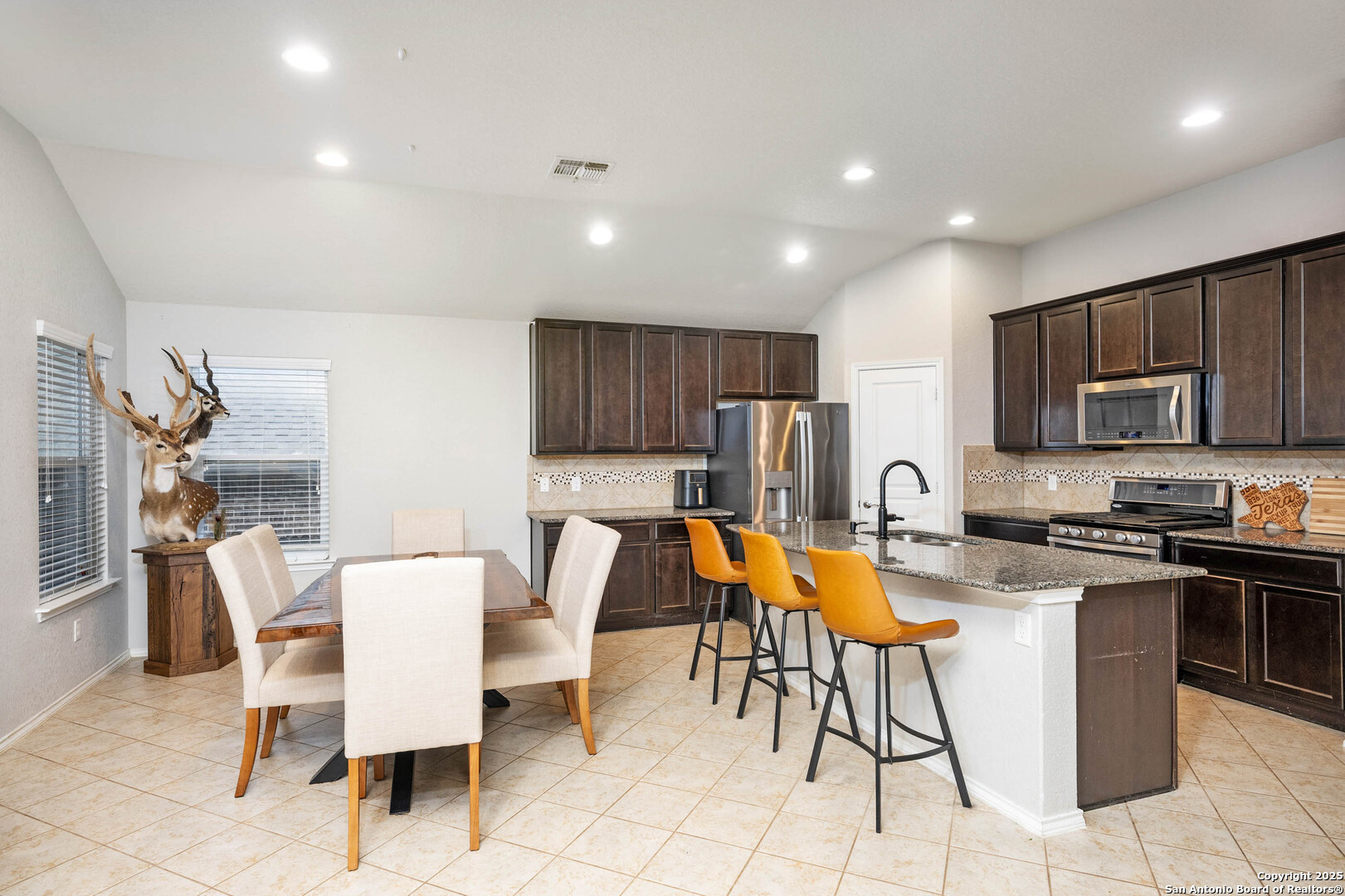 7415 Valle Mission