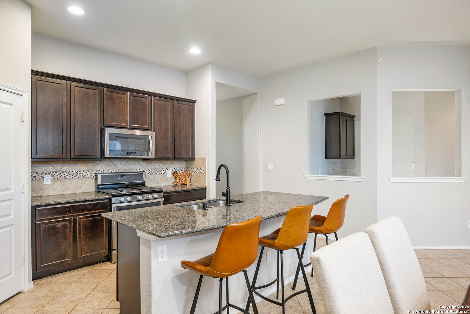 7415 Valle Mission