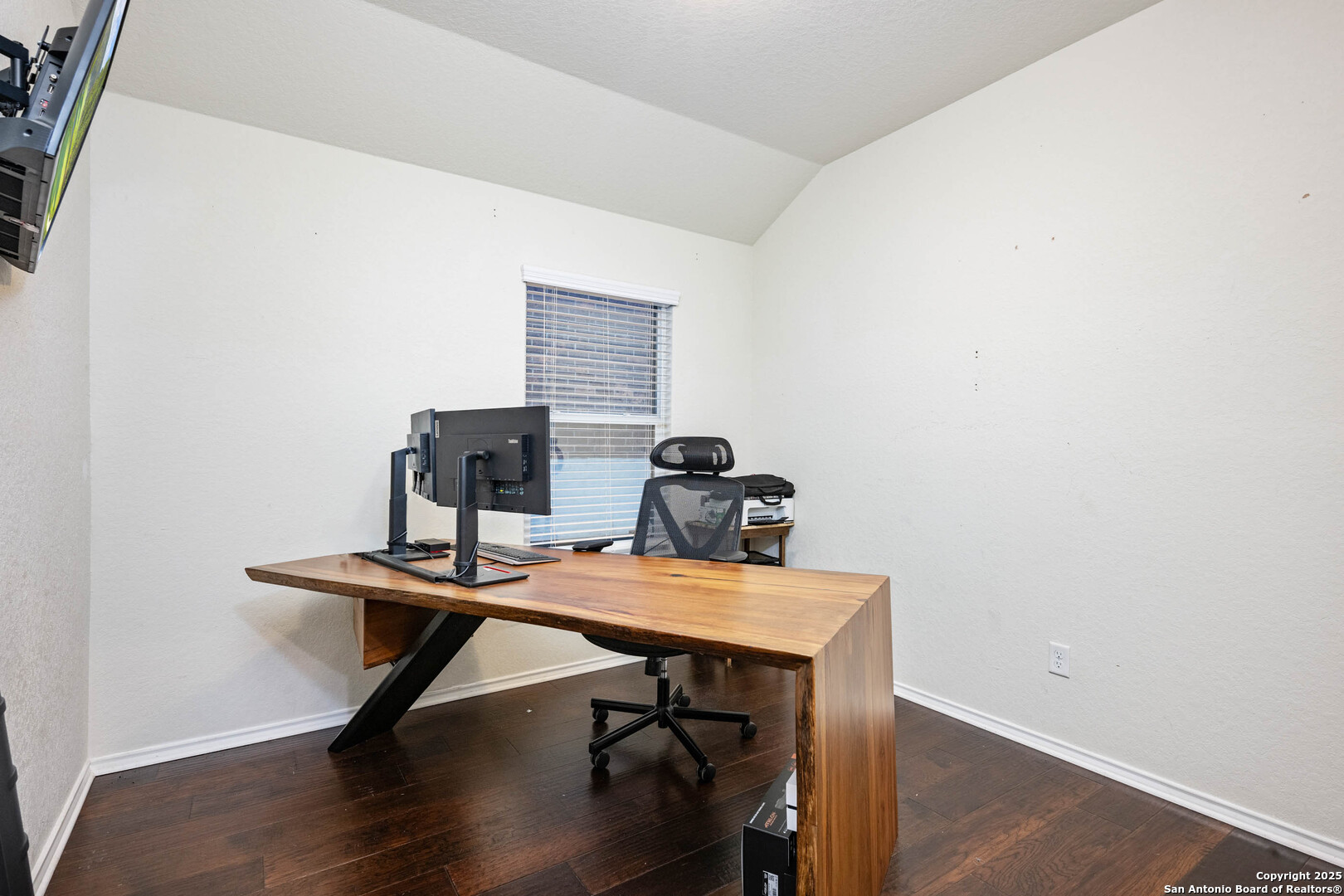 7415 Valle Mission