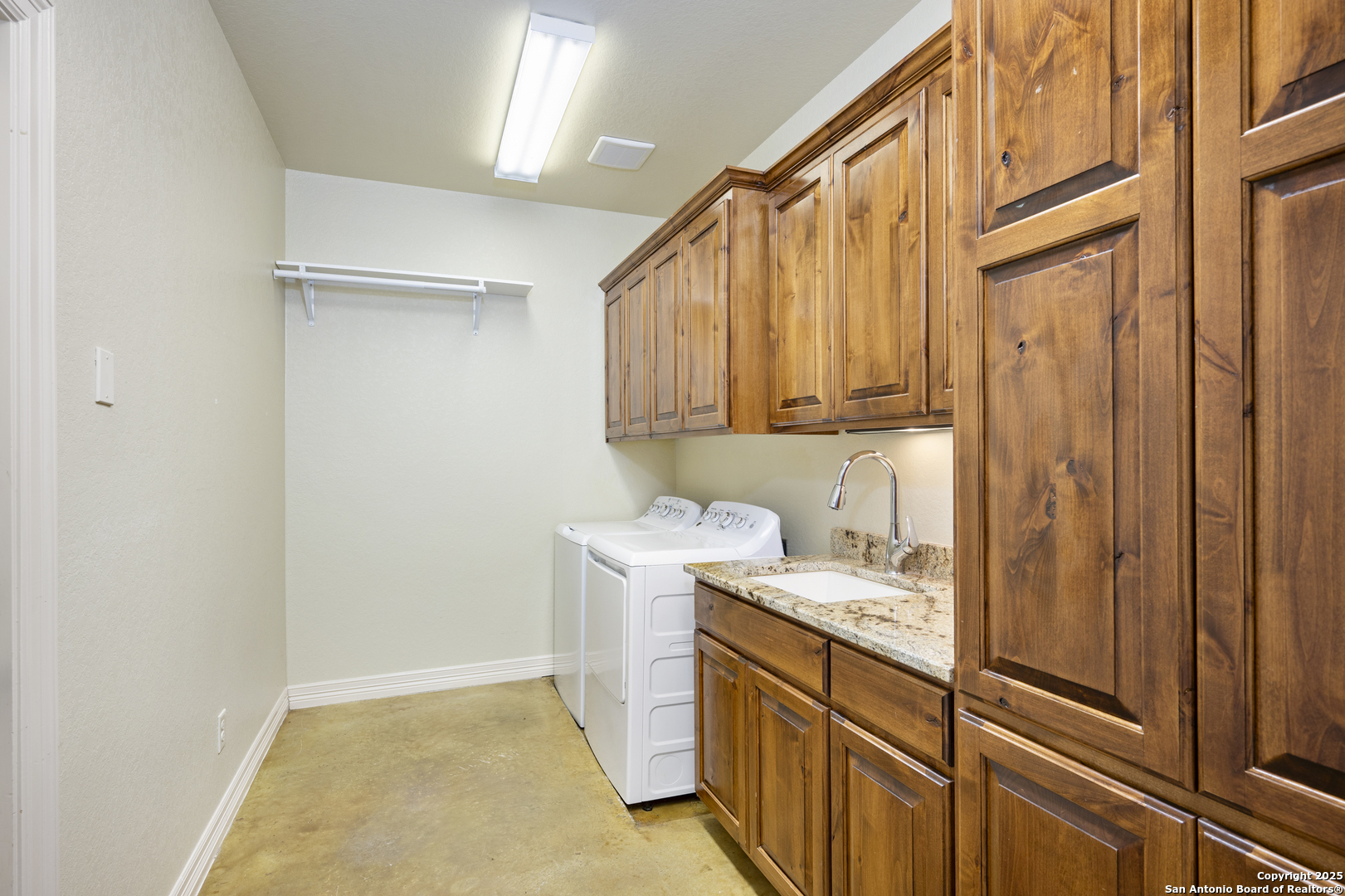 103 Oak Forest
