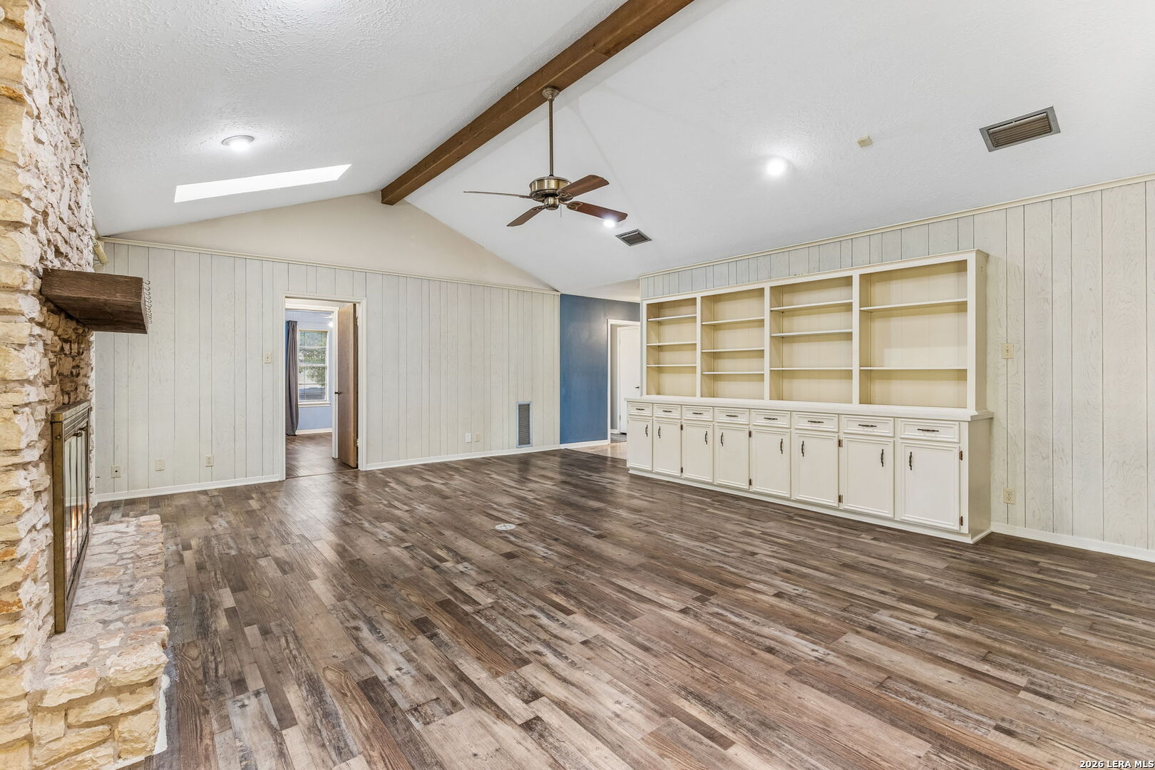 108 W LAUREL LN