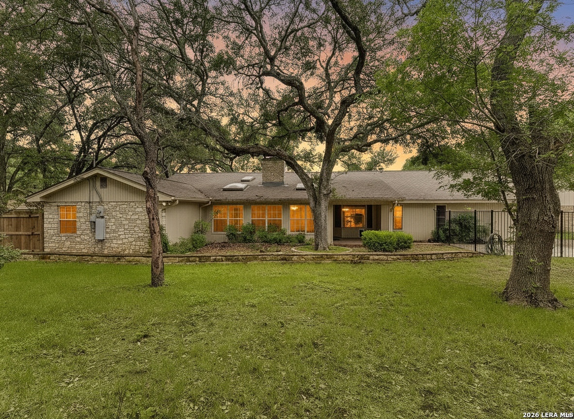 108 W LAUREL LN