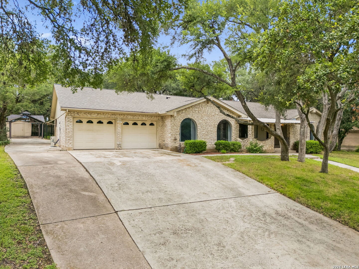 108 W LAUREL LN