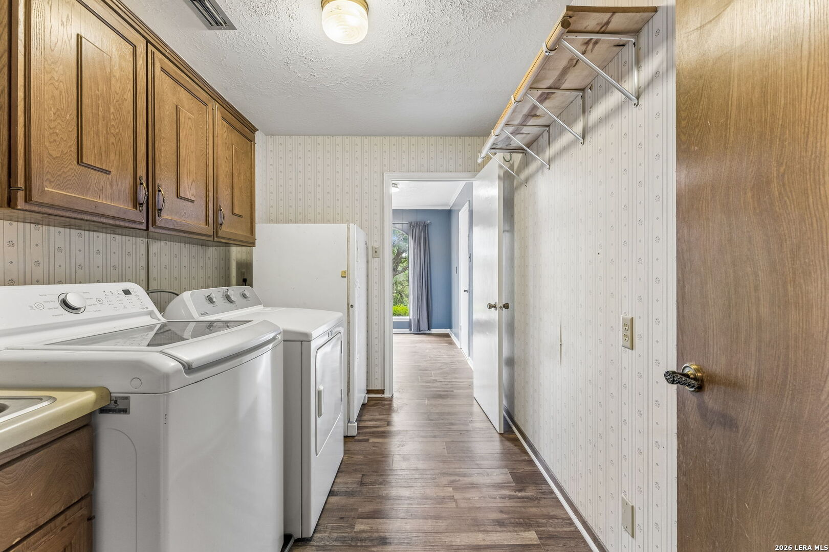 108 W LAUREL LN