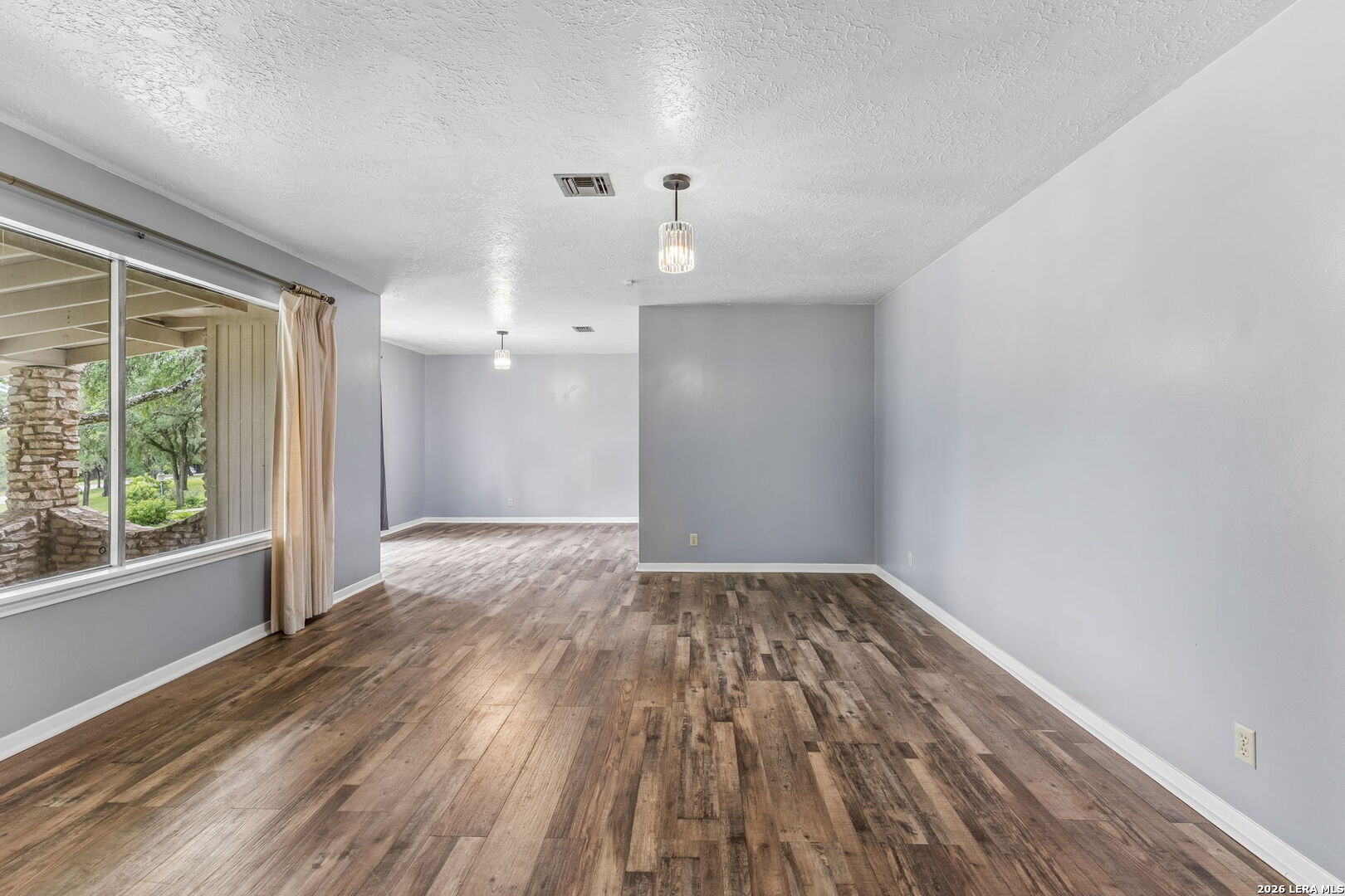 108 W LAUREL LN
