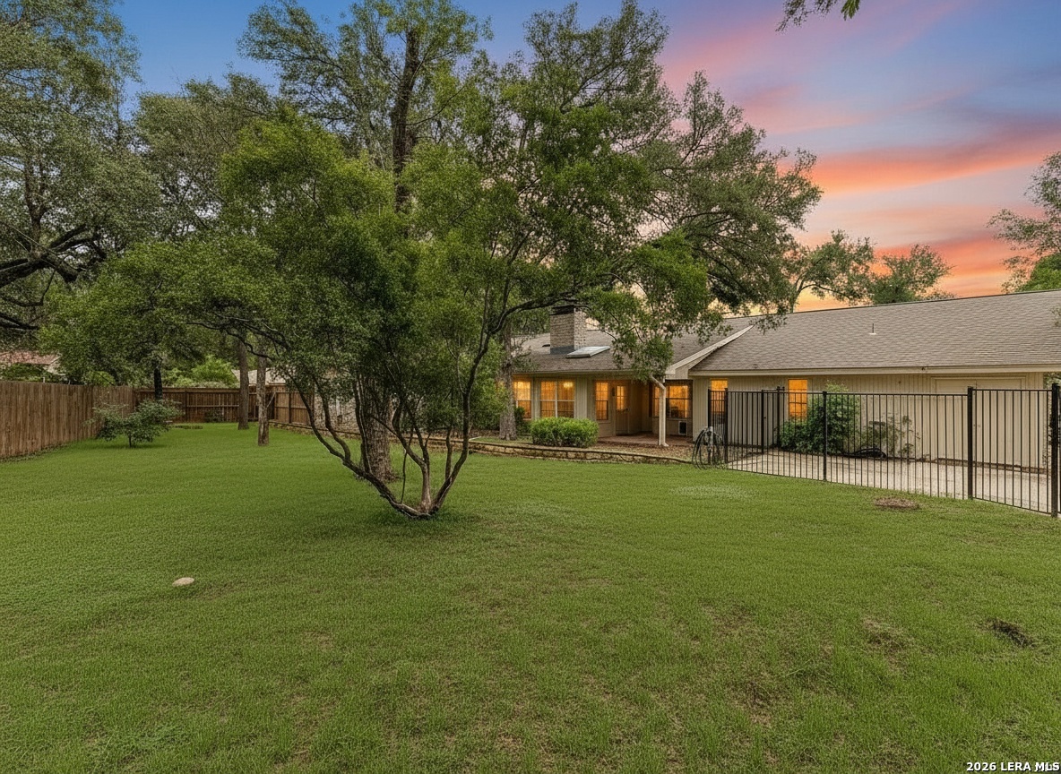 108 W LAUREL LN