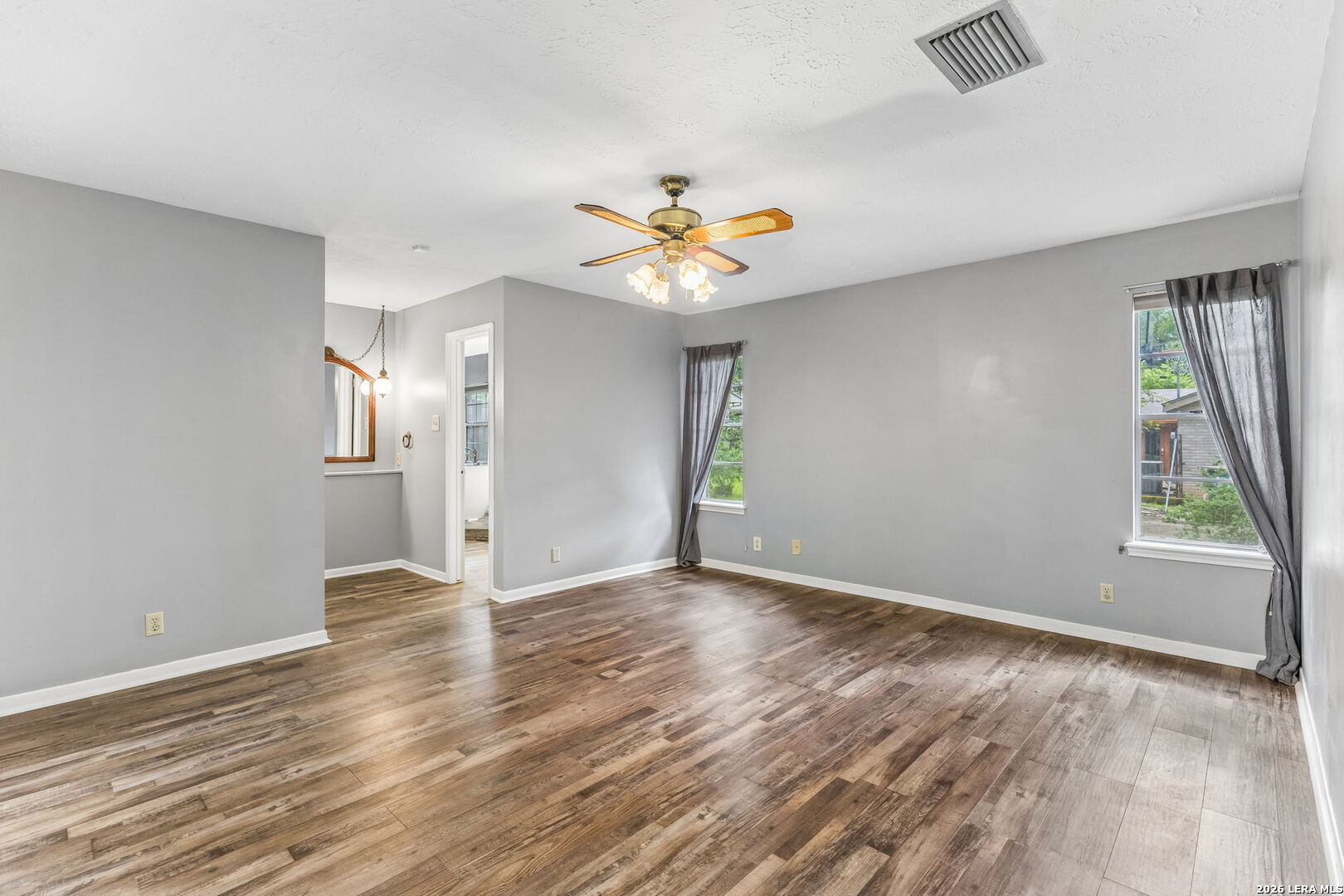 108 W LAUREL LN