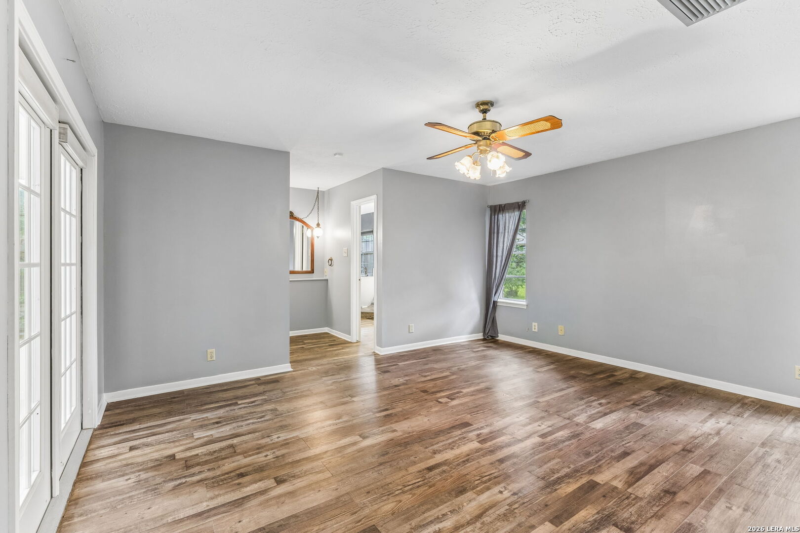 108 W LAUREL LN