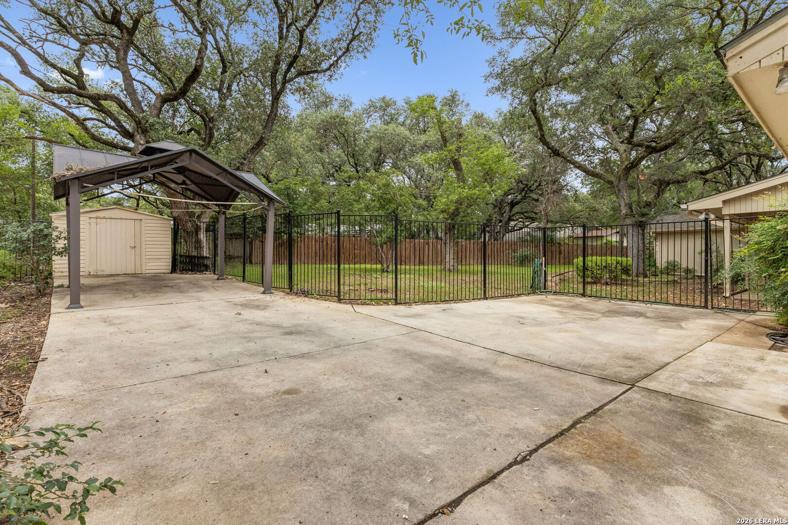 108 W LAUREL LN