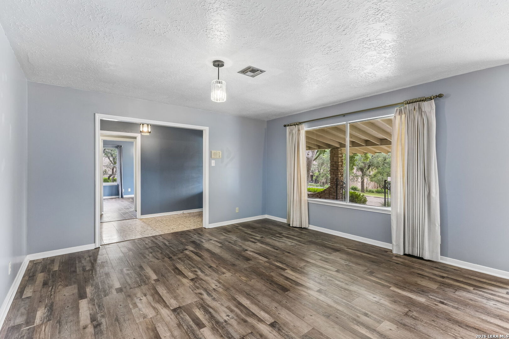 108 W LAUREL LN