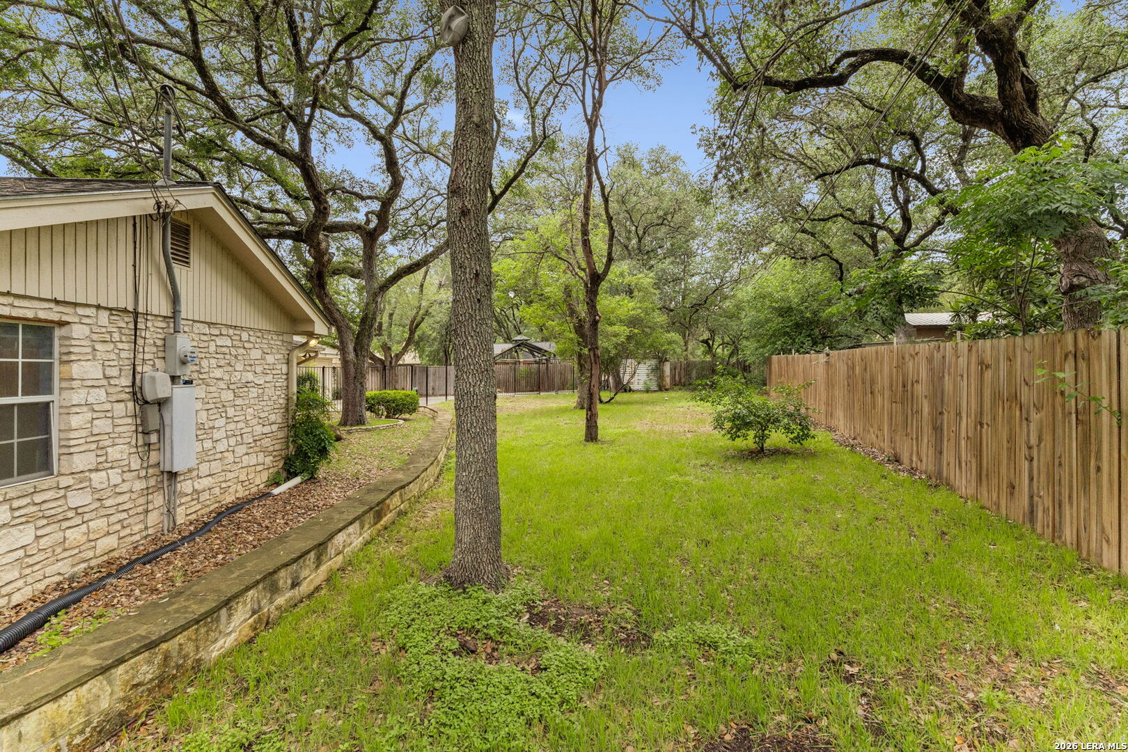 108 W LAUREL LN