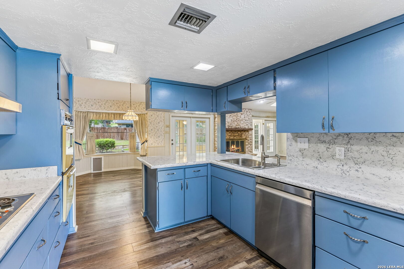 108 W LAUREL LN