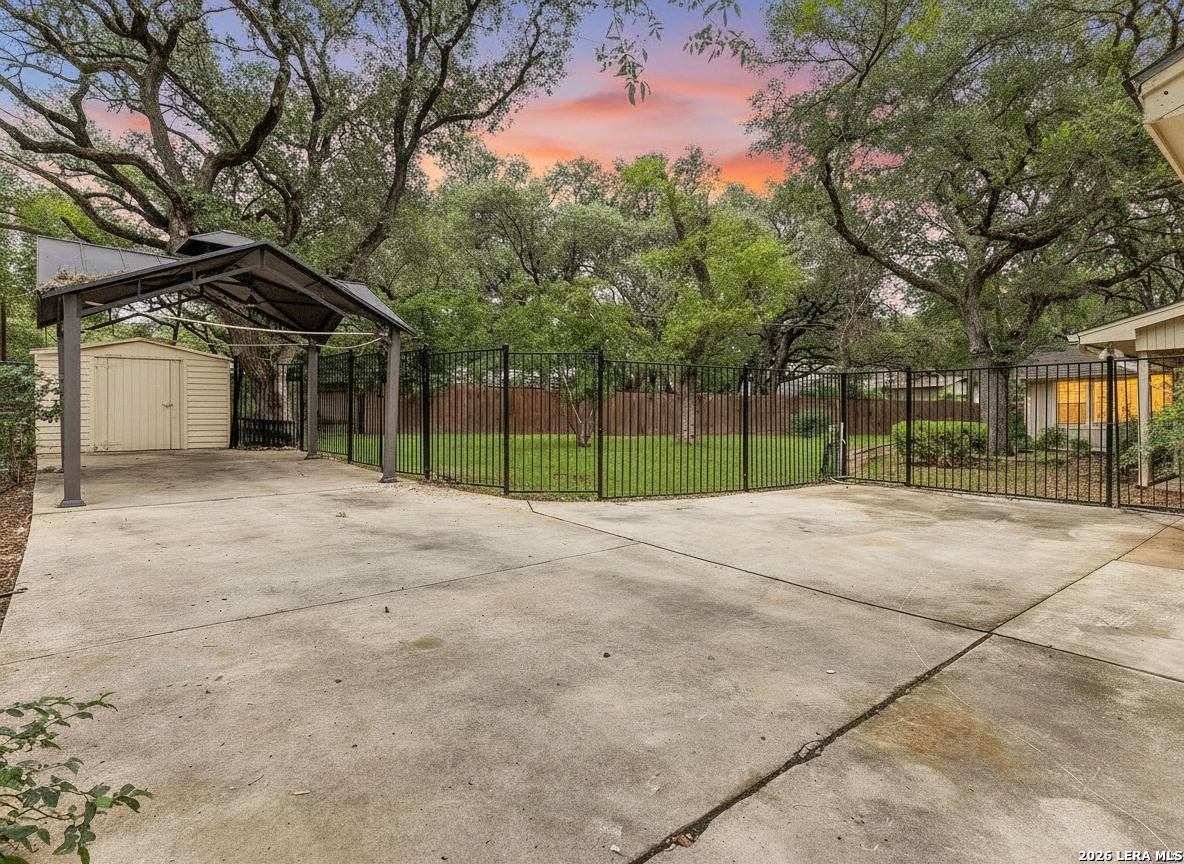 108 W LAUREL LN