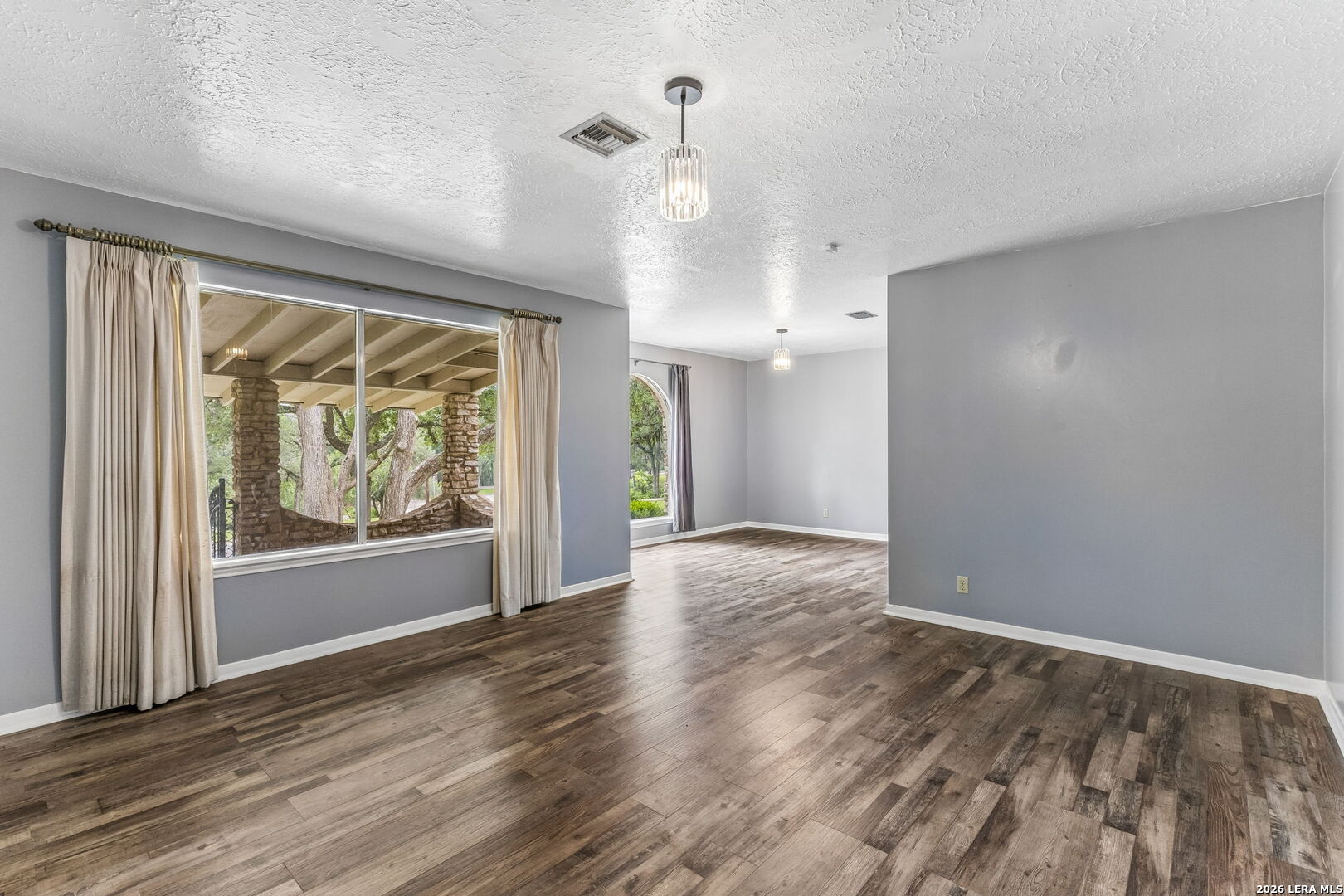 108 W LAUREL LN