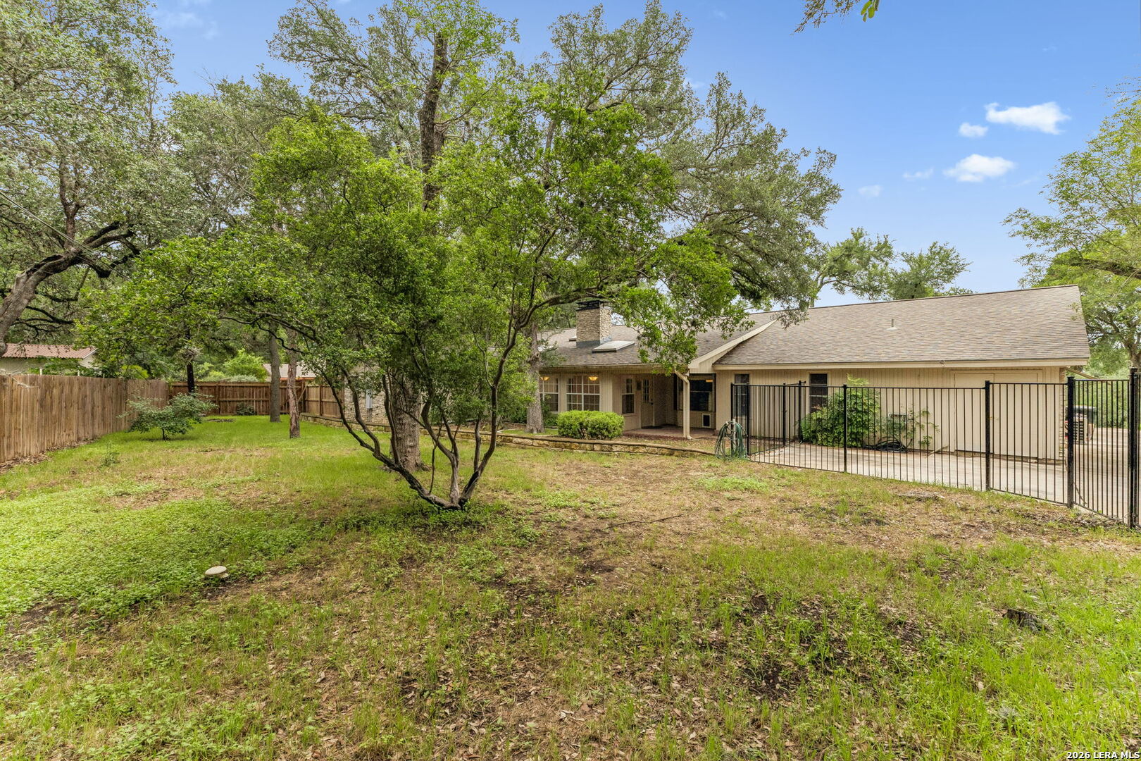 108 W LAUREL LN