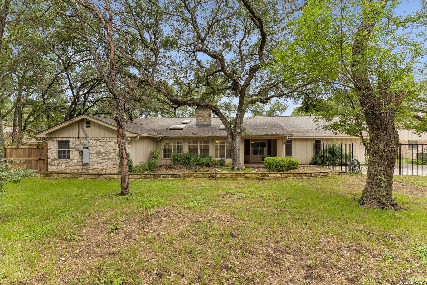 108 W LAUREL LN