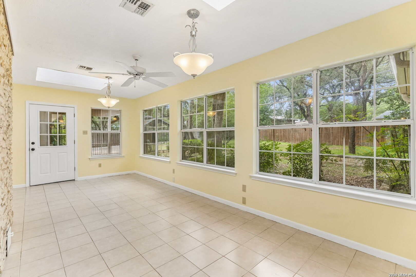 108 W LAUREL LN