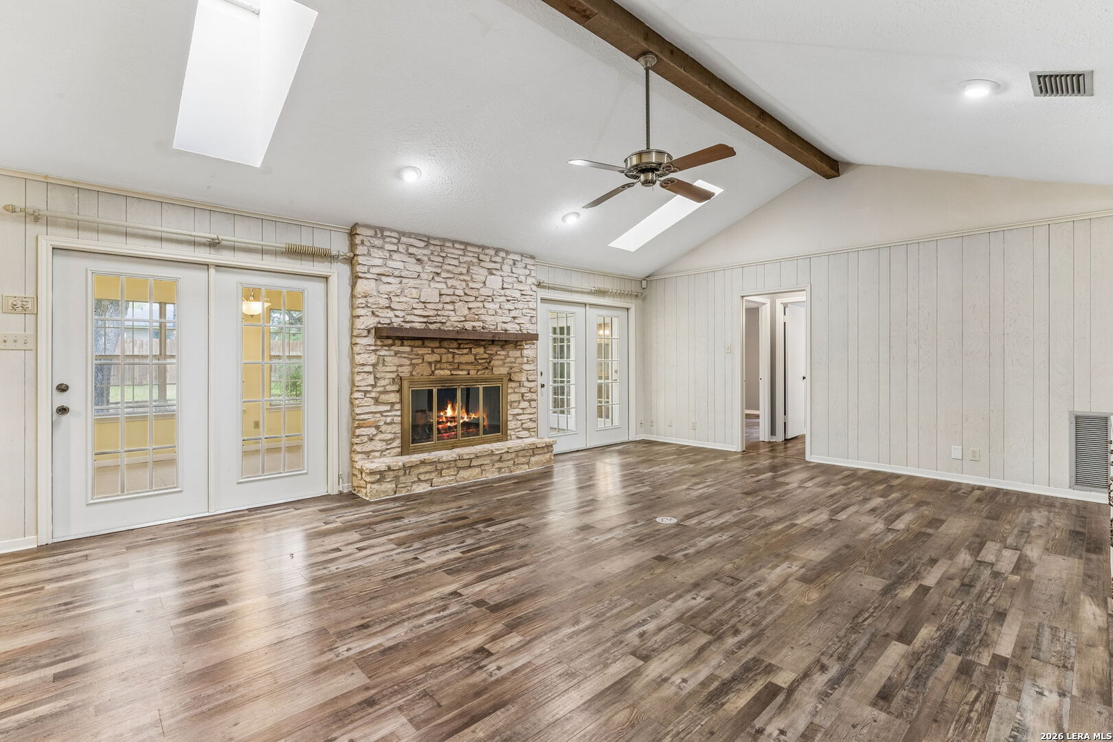108 W LAUREL LN