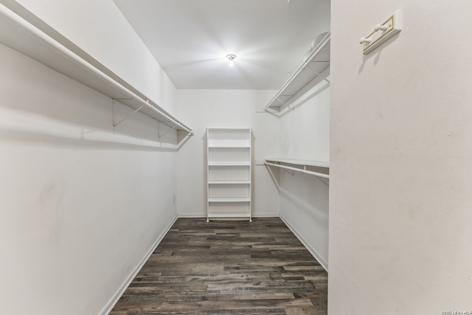 108 W LAUREL LN