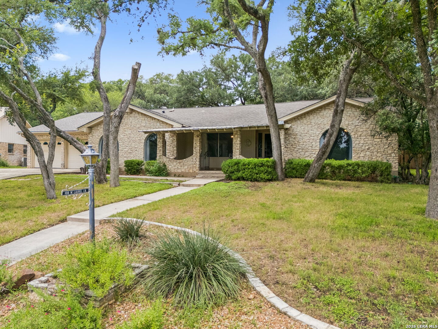108 W LAUREL LN