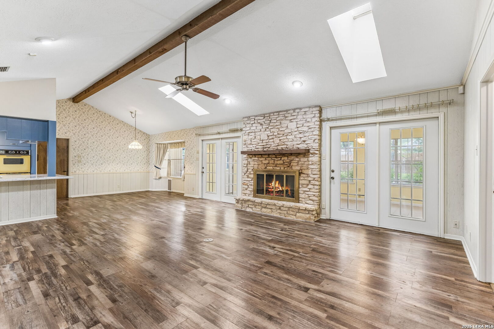 108 W LAUREL LN