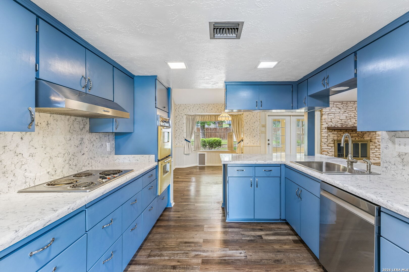 108 W LAUREL LN