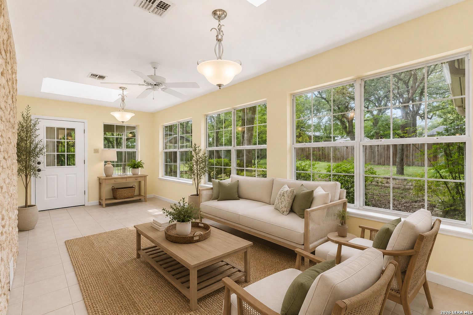 108 W LAUREL LN