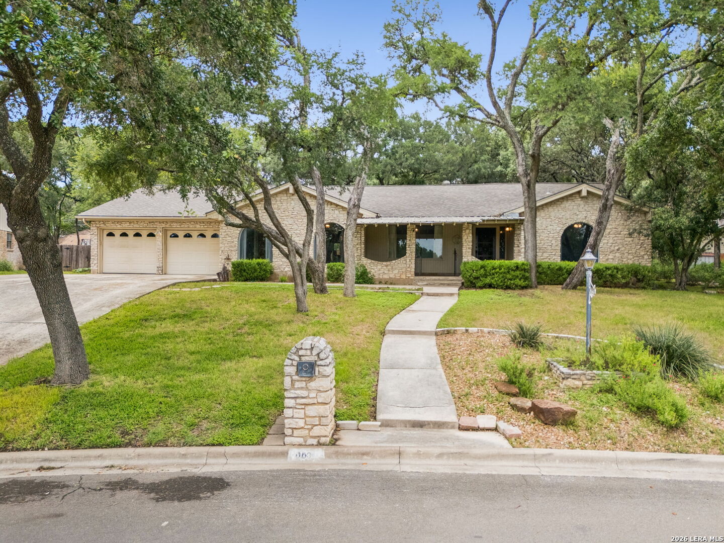 108 W LAUREL LN