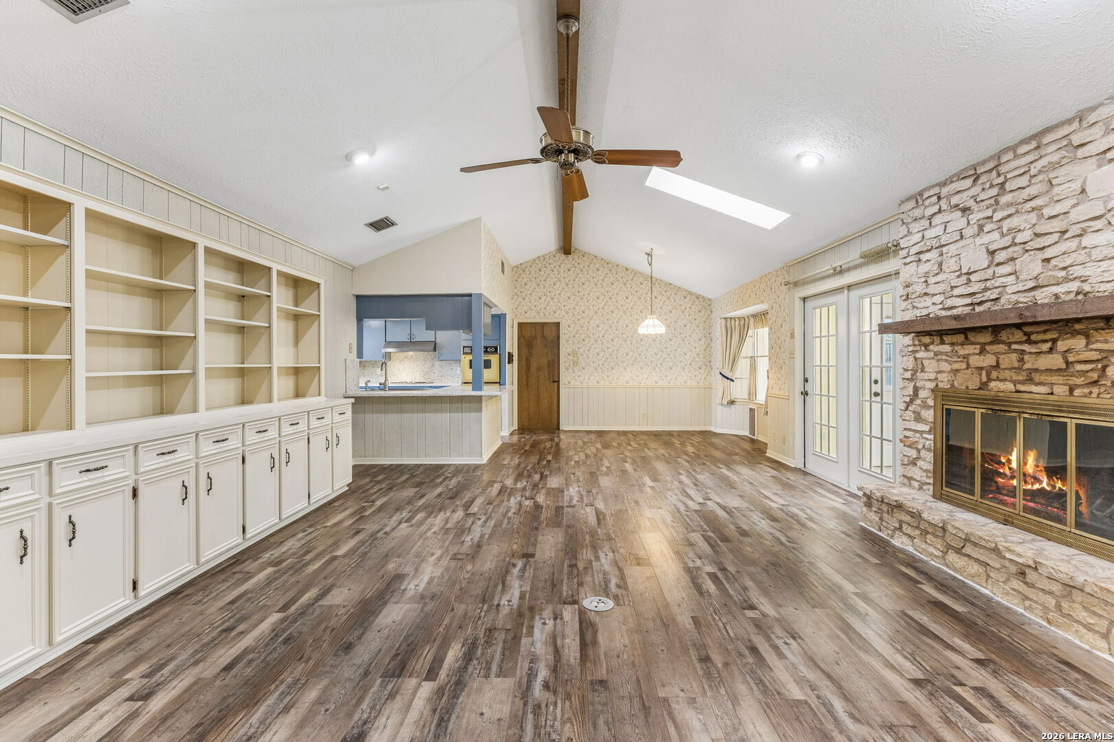 108 W LAUREL LN