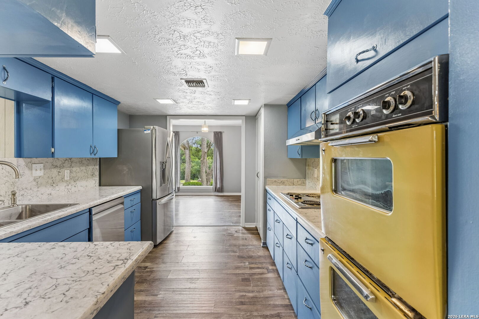 108 W LAUREL LN