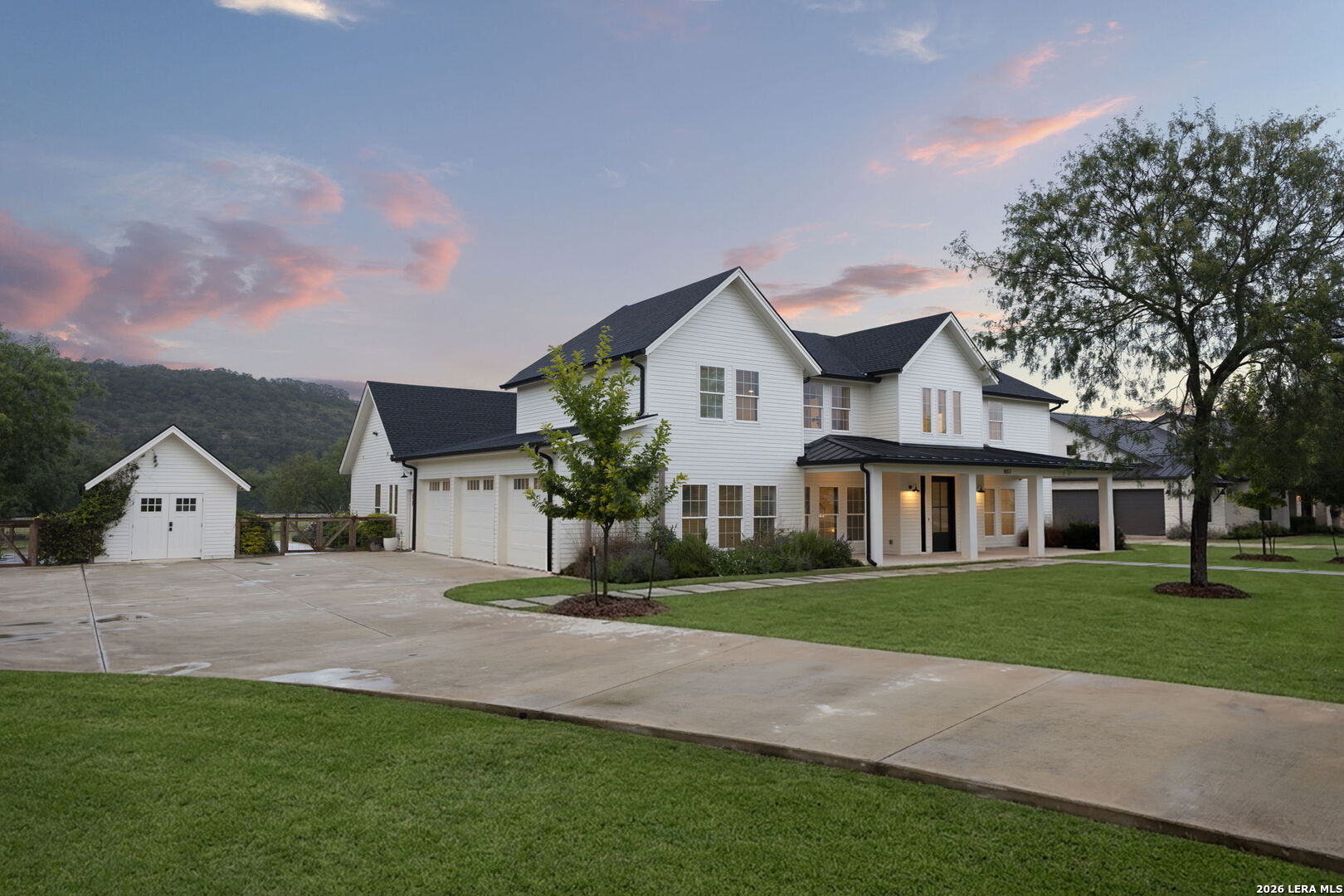 807 WADE RD