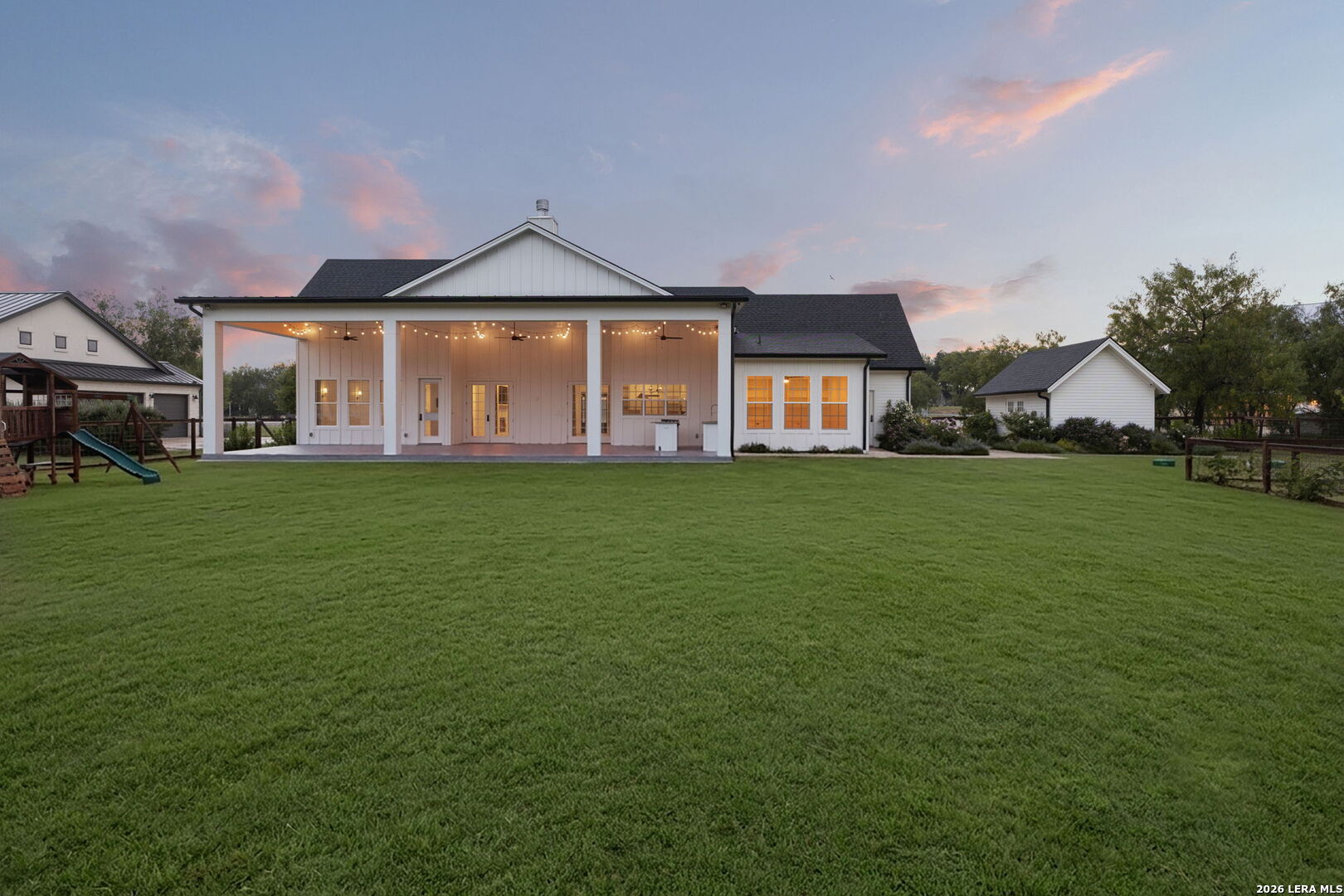807 WADE RD